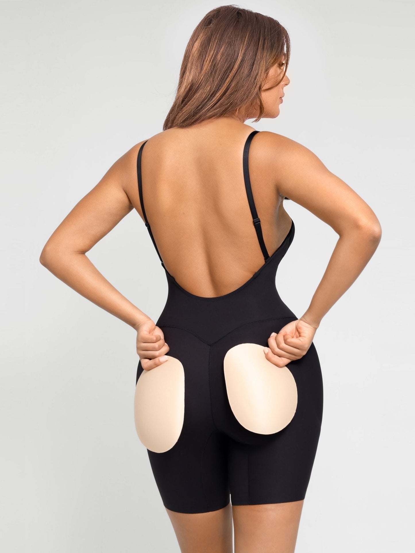 Naomi™ | Figurformender Body mit tiefem Rücken und herausnehmbaren Pads